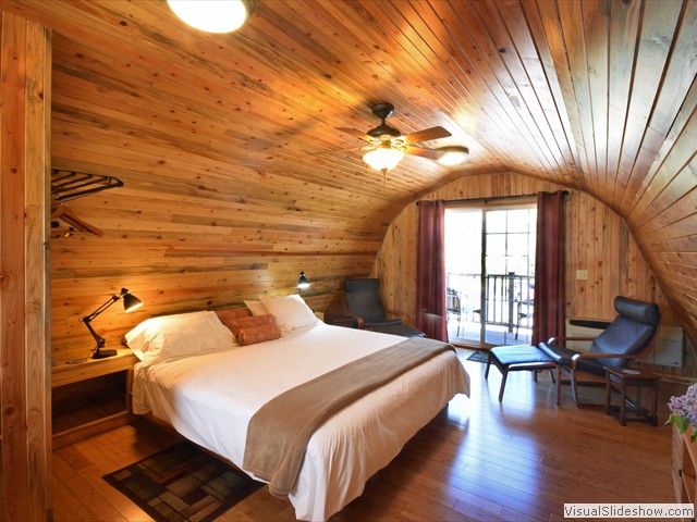 Bad Rock B&B - Swan Mountain Cabin Bedroom